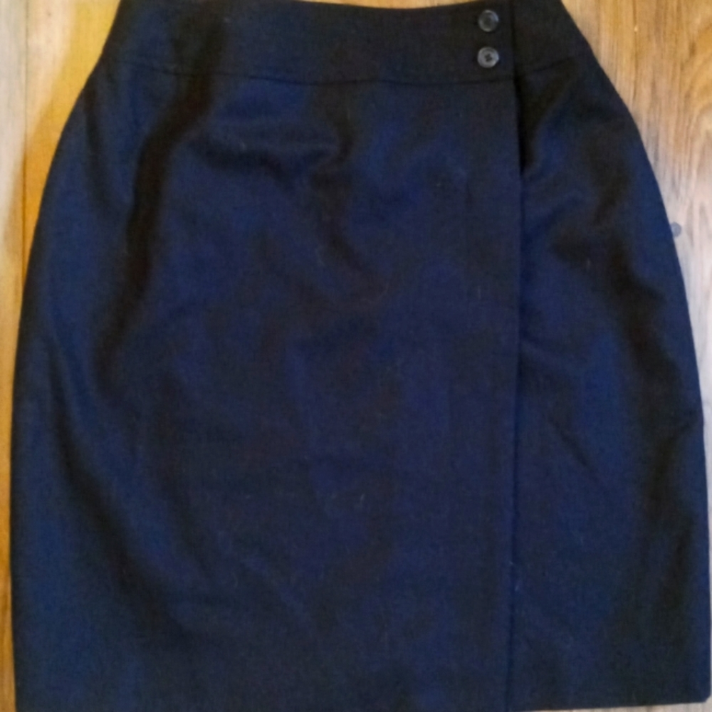 Embassy Row Pure Wool Skirt, Size 4, Black